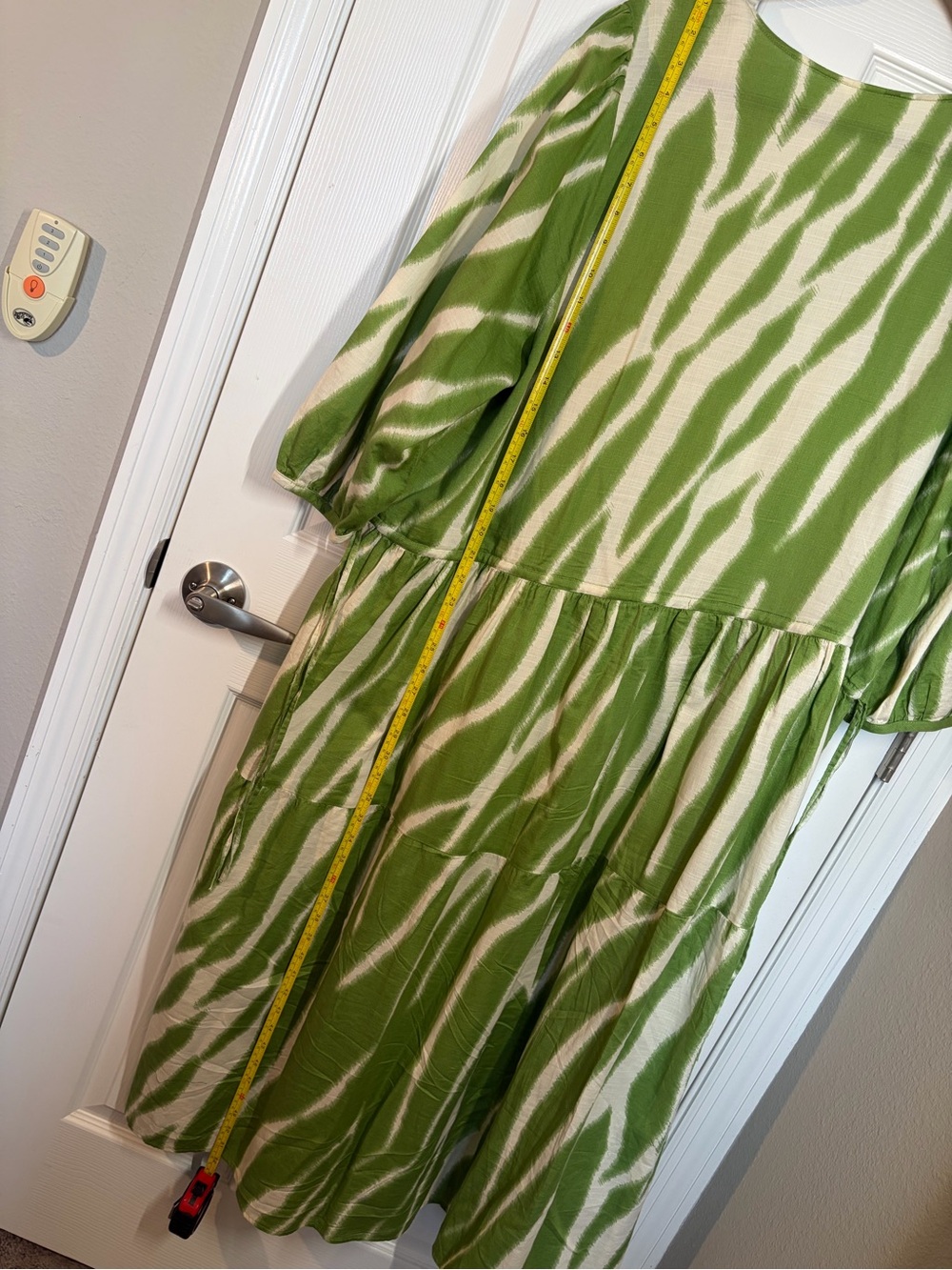 H&M Light Green and Off White Printed V-Neck Dress - Picture 7 of 11